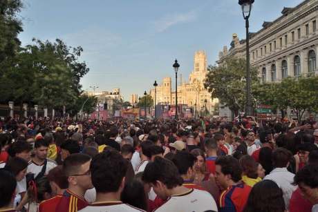 罗德里称赞本轮看点集中强强对话将检验轮换深度｜华体会平台